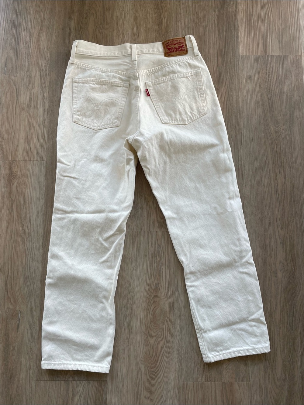 Levi's White Jeans - Classic Straight Fit